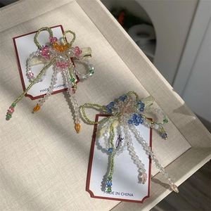 Pinces à cheveux fleurs en cristal faites main avec glands élégants en rose et bleu