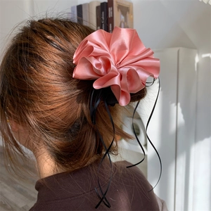 Chouchou Fleuri en Tissu Satiné Élégant pour Femmes Grand Nœud en Ruban Attache-Cheveux Corde à Cheveux Plissée Douce Accessoires de Coiffure