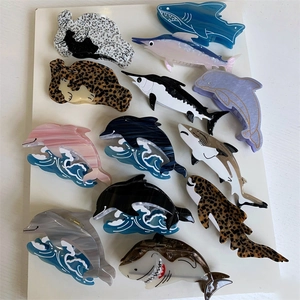 Collection de pinces à cheveux animaux marins en acétate marbré avec requins et dauphins