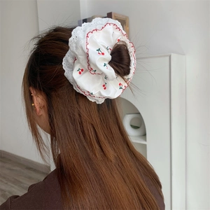 Elastico per Capelli Grande in Tessuto Bianco con Stampa a Ciliegie Fatto a Mano con Bordo in Pizzo per Donna e Ragazza Accessori per Capelli