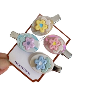 Set di quattro fermagli per capelli a fiori colorati in acetato in tonalità pastello