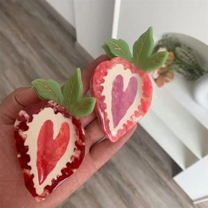 Sweet Strawberry Heart Acetate Hair Claw Clip For Women Cute Fruit Design Marble Texture Hair Accessories Fresh Style Hair Grip
