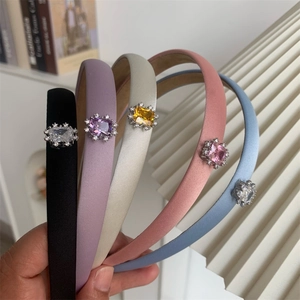 Serre-Tête Rembourré en Satin Élégant pour Femmes Avec Ornement en Strass Carré Style Coréen Douce Accessoires de Cheveux
