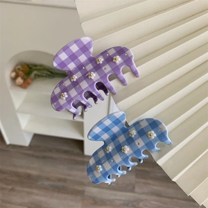 Elegante pinza per capelli in acetato a scacchi con margherita 3D in viola e blu