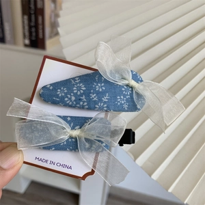 Floral print bow hair clips set with blue fabric and white flower pattern for women