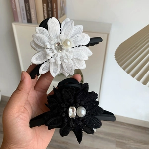 Pinces à cheveux fleurs en dentelle avec perles et strass, lot noir et blanc élégant