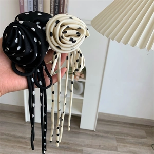 Pince à cheveux fleur à pois vintage avec de longs glands en ruban pour femmes