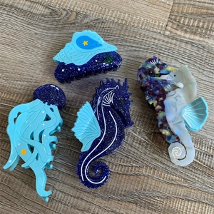 Set de pinces à cheveux série océan avec formes d'hippocampe et de méduse bleues