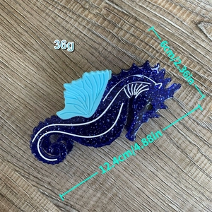Détails de la pince à cheveux hippocampe montrant les dimensions et le poids de 36g