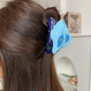 Pince à cheveux océan bleue avec détails de coquillages et d'étoiles de mer