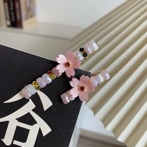 Détails des épingles à cheveux fleurs de cerisier roses avec perles scintillantes