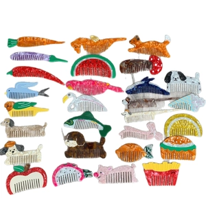Collezione creativa di pettini in acetato con design unici a forma di frutta e animali