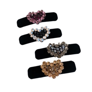 Set di quattro fermagli per capelli a cuore in velluto con strass viola, argento e grigio