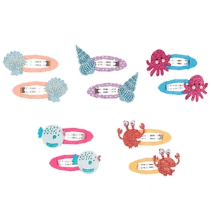 Dettaglio di 10 mollette per capelli glitterate per bambini con animali marini