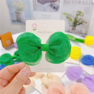 Pince à cheveux nœud en tulle vert fluo multicouche pour filles sur carte blanche
