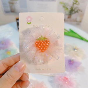 Pince à cheveux fraise en tulle rose et étoiles dorées pour coiffure de fille