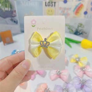 Barrette nœud en satin jaune avec couronne pailletée argentée pour petites filles