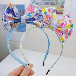 Détails de bandeaux à nœuds motifs floraux et tropicaux avec une texture en gaufrette
