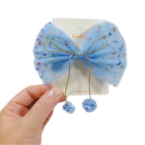Barrette à nœud en maille bleue avec sequins colorés et pompons pour filles