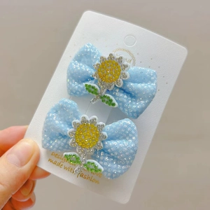 Blaue Glitzer Schleifen Haarklammern mit Sonnenblumen Strass auf Displaykarte