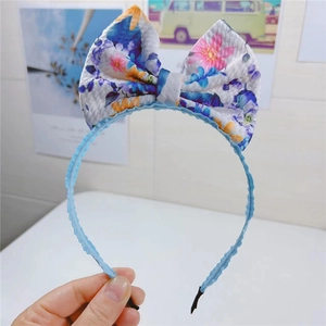 Serre-tête bohème bleu clair avec grand nœud fleuri et tissu texturé pour femmes