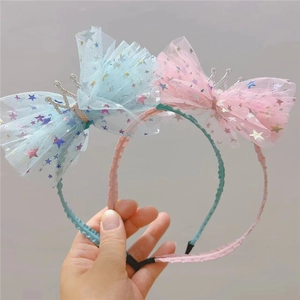 Détails des bandeaux pour enfants avec bords en dentelle, nœuds en tulle et breloque étoile