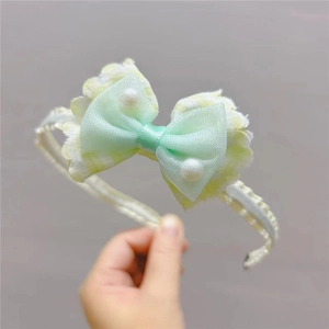 Cerchietto giallo a scacchi con fiocco in tulle verde menta e perle per bambina