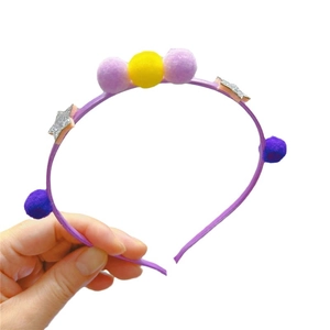 Serre-tête violet pour enfants avec pompons moelleux et étoiles argentées scintillantes