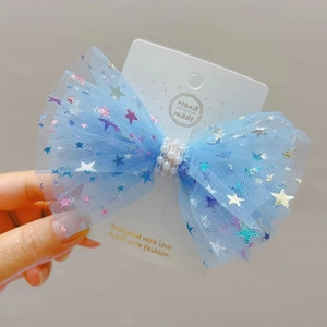 Barrette à cheveux nœud en maille bleu clair avec étoiles pailletées et perles pour filles