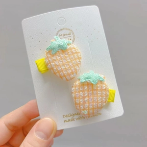 Lot de barrettes fraise à paillettes avec tissu à carreaux orange et jaune sur carte