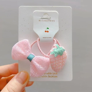 Ensemble de chouchous rose avec fraise à paillettes et nœud en tulle pour petites filles
