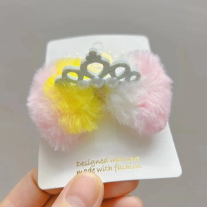 Fermaglio per capelli in peluche per bambine con corona glitterata e perle