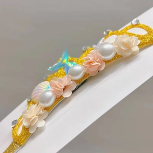 Detail von Meerjungfrauen-Krone Stirnband mit Perlen und Blumen für Mottopartys