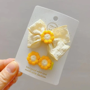 Fermagli per capelli fatti a mano con girasole giallo in tessuto e ricamo per bambina
