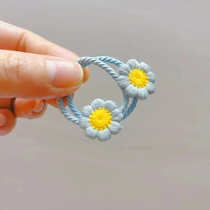 Élastiques à cheveux marguerites brodées pour filles en tissu tissé bleu clair