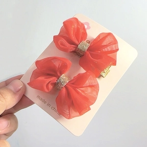 Set aus roten Organza-Schleifen-Haarspangen mit goldenem Glitzerzentrum für Mädchen