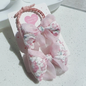 Nœuds pour cheveux à fleurs roses avec organza pour filles, lot de 2 sur carte blanche