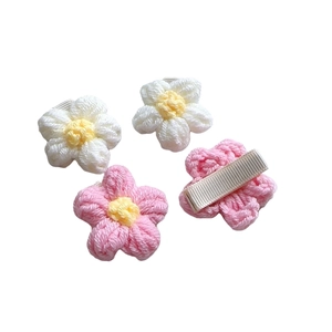 Set mit 4 handgefertigten Häkelblumen-Haarspangen in Pink und Weiß für Mädchen
