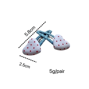 Barrettes à cheveux coeur à pois mesurant 5,8 cm sur 2,5 cm en tissu bleu brillant