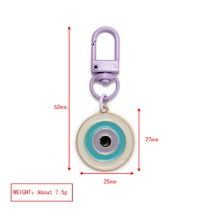 Dettaglio con dimensioni del ciondolo malocchio viola da 25 mm e lunghezza di 62 mm
