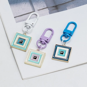 Portachiavi quadrati malocchio in smalto bianco, lilla e blu con ganci coordinati