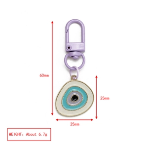 Dettaglio delle dimensioni del portachiavi malocchio con clip viola e una lunghezza di 60 mm