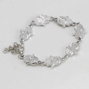 Pulsera plateada de mano de Fátima con detalles de ojo turco y cierre de langosta