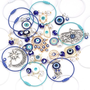 Blaues Evil Eye Anhänger Set mit Hamsa Hand und Perle an Stahlring Schlüsselanhänger