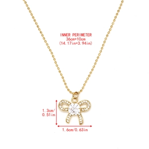 Vue détaillée du collier nœud en zircon réglable avec les mesures de longueur