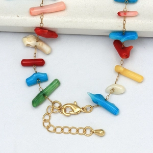 Collier en pierres naturelles multicolores avec fermoir mousqueton doré et chaîne d'extension