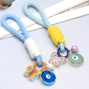 Portachiavi occhio del male intrecciato blu con farfalla e dettagli nappa boho