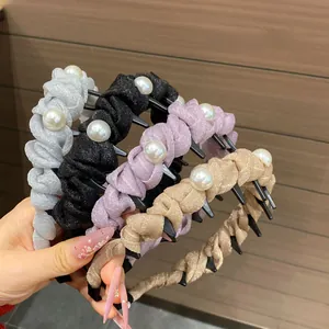 Detail of non-slip headbands with pearls and sparkling pleated fabric in four elegant colors