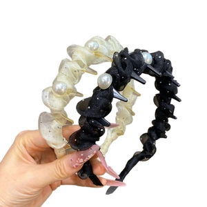 Eleganti fasce per capelli in tulle e perle nero e beige con design antiscivolo per donna