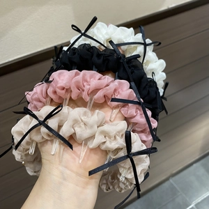 Détails des serre-têtes en tissu ondulé avec dents antidérapantes et nœuds noirs